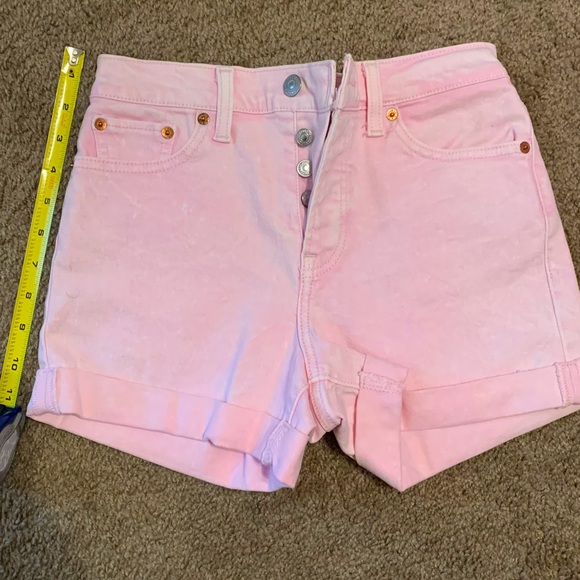 Levi’s Wedgie Shorts - Picture 3 of 6